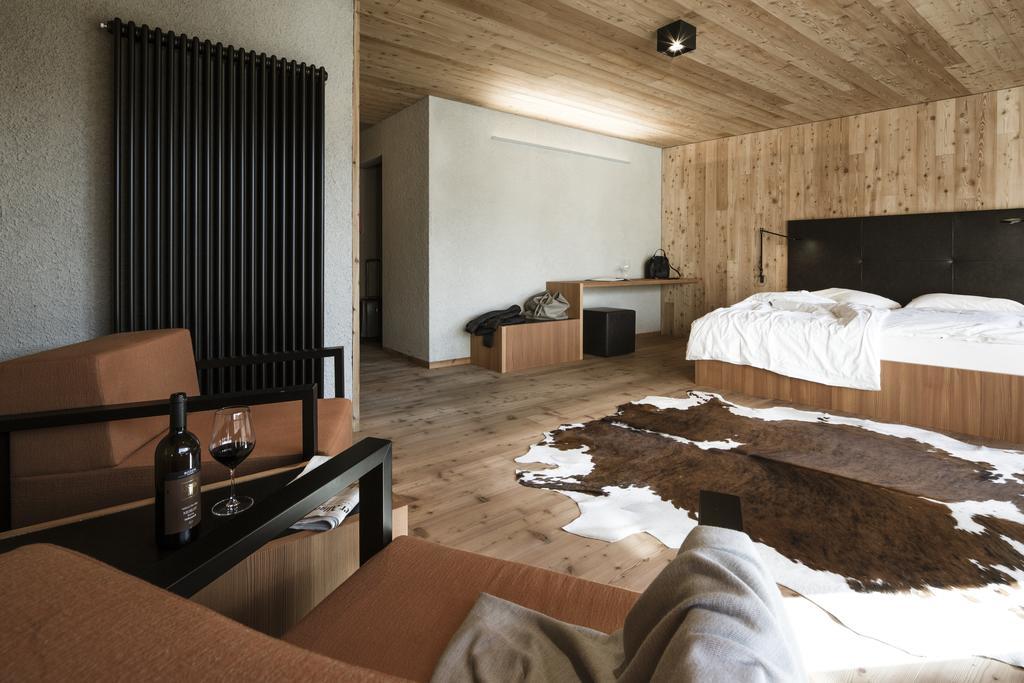 Hotel Weisses Kreuz บัวร์กูสิโอ ภายนอก รูปภาพ
